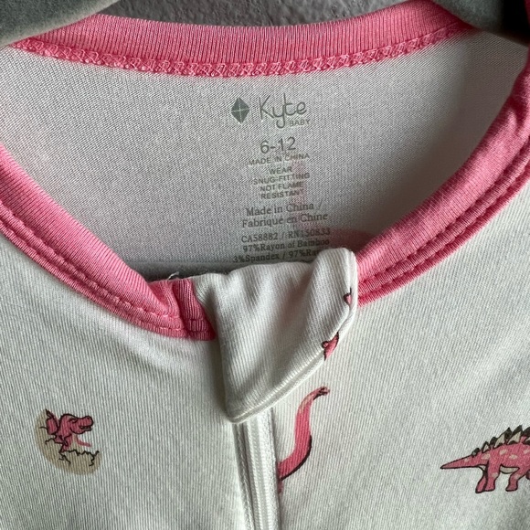 Kyte BABY Bamboo Rose Jurassic Romper- Limited Edition with Zipper Baby Girls - Picture 2 of 3